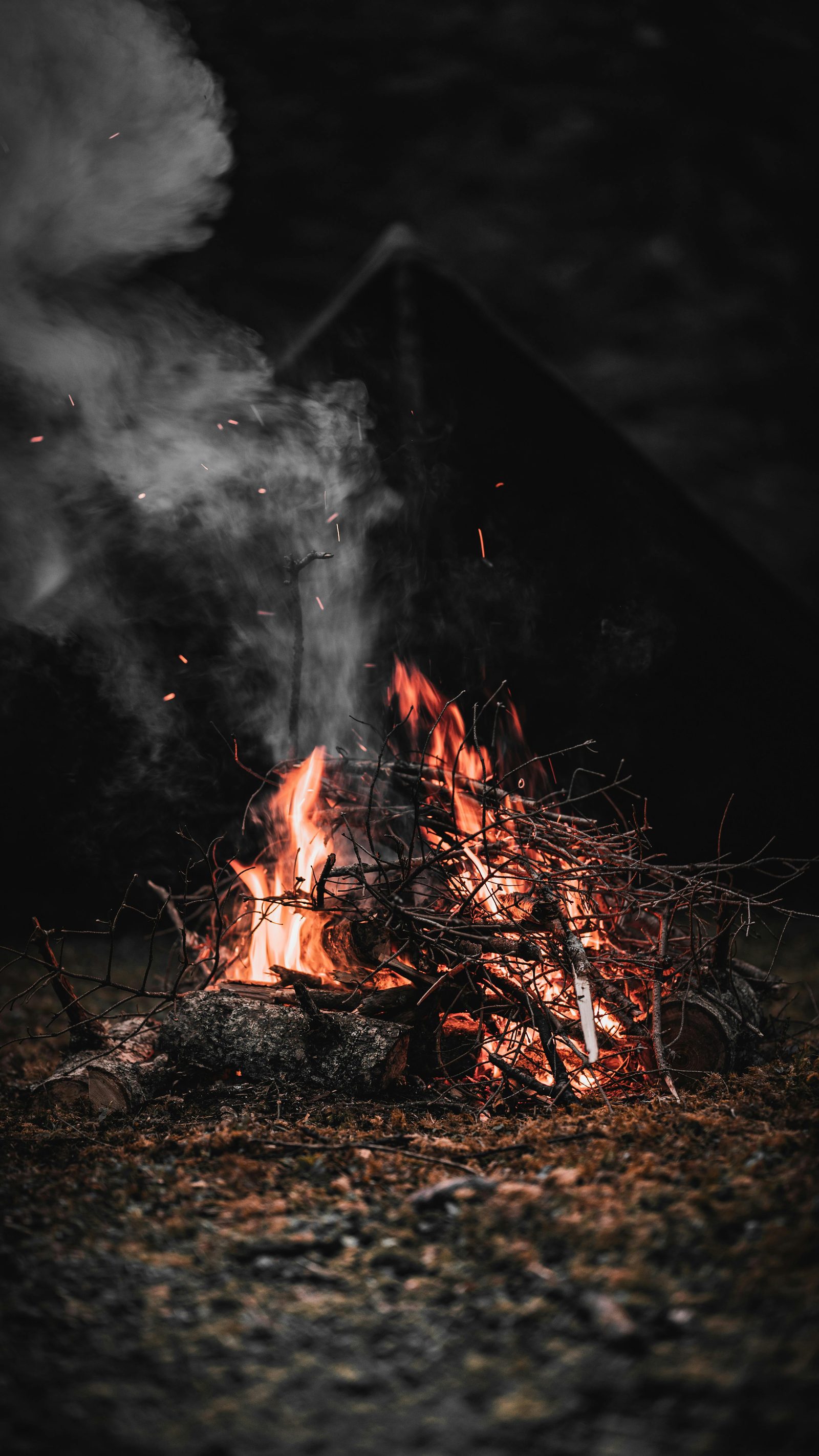 Feu de camp fumant